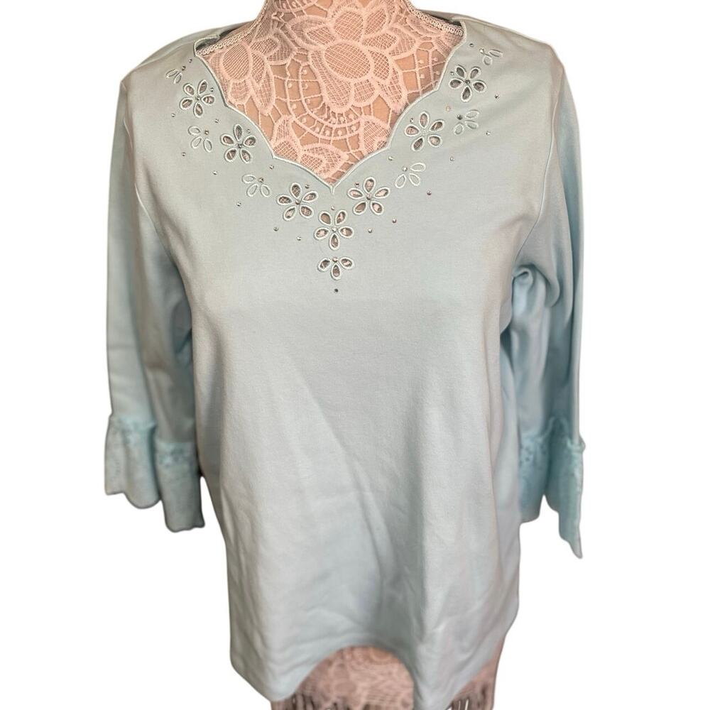 Quacker Factory Spring Aqua Eyelet Detail Collar Top — Women’s Large